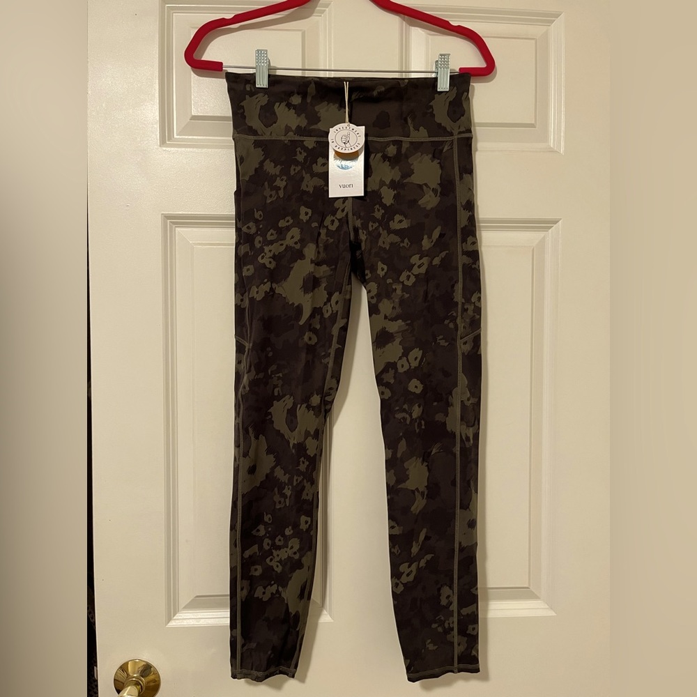 Vuori stride leggings size medium new